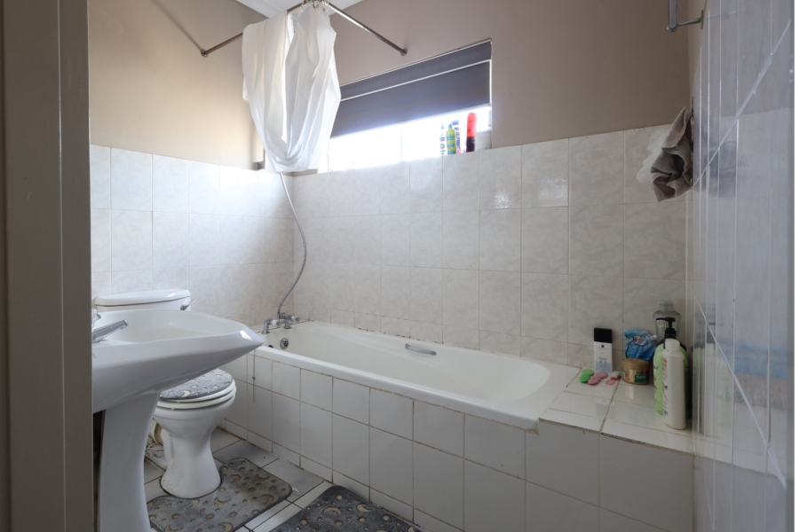 3 Bedroom Property for Sale in Lemoenkloof Western Cape